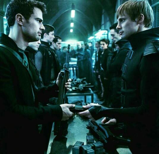 Underworld 5 filminde Bradley James ve Theo James birlikte rol alacaklarmış sizce nasıl olur??