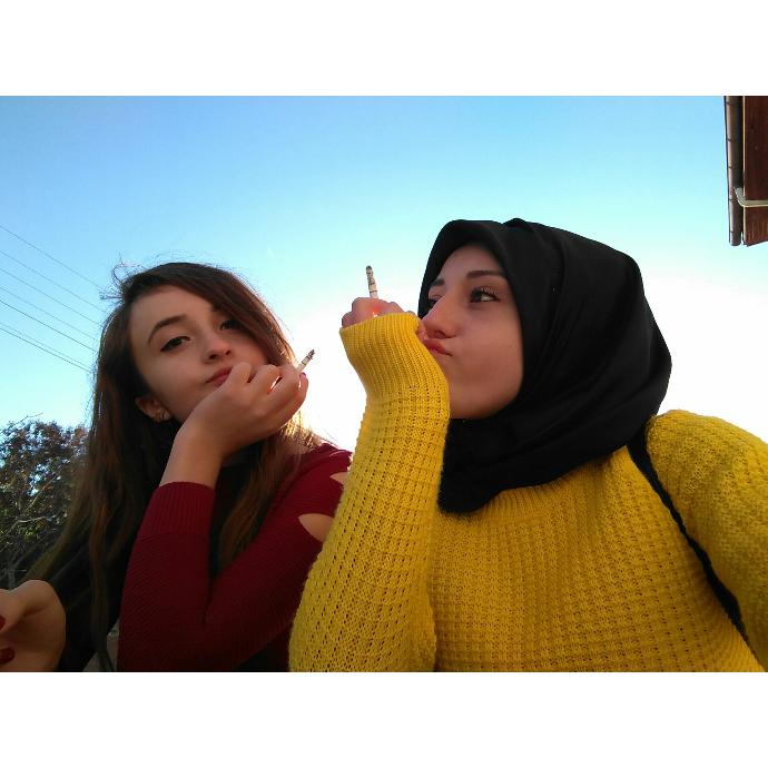 sigara içen kızlar ?