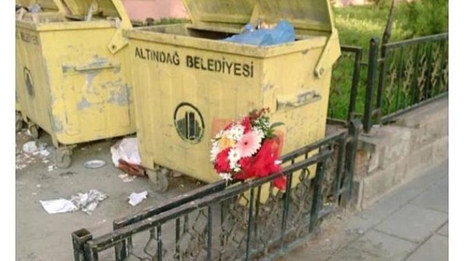 Çöpe atılan çiçek?