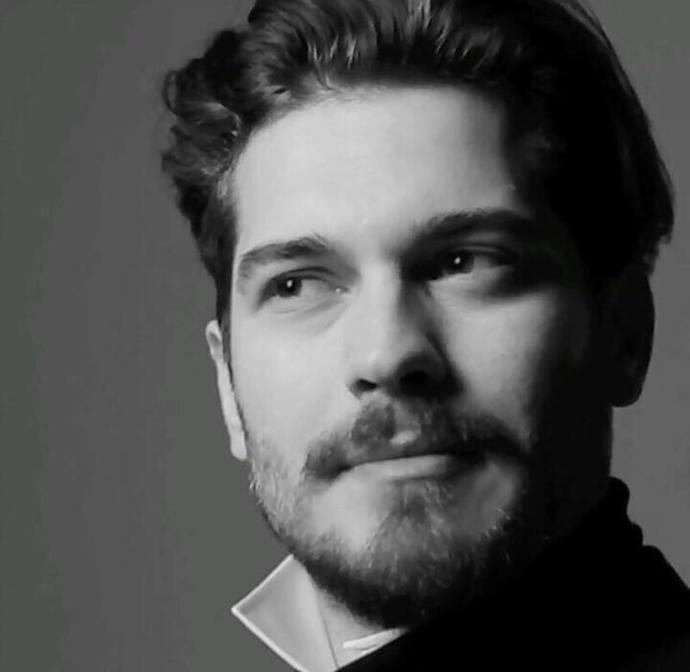 2016 Dünya'nın en yakışıklı erkekleri listesinde Çağatay Ulusoy da var ne düşünüyorsunuz?