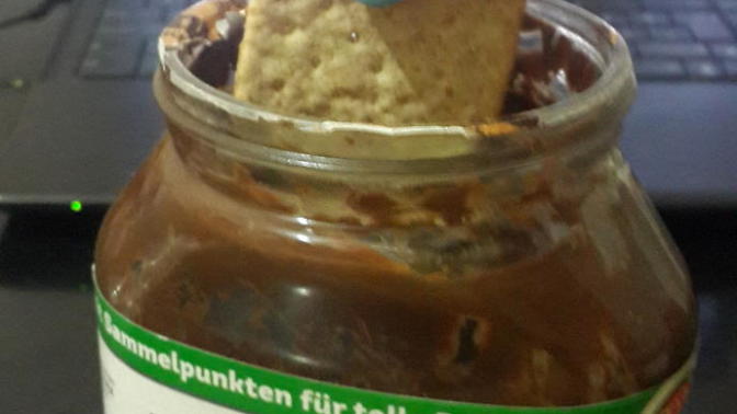 Nutellayı diyet bisküvi ile yemek kilo aldırmaz değil mi?