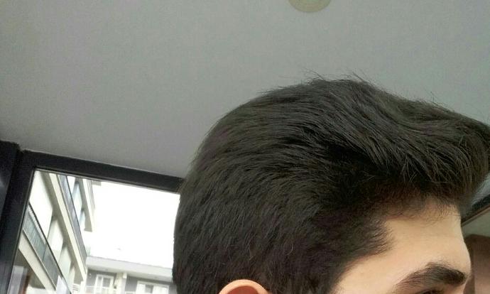 Saçımın önünde gül varmış. Kötü mü duruyor ??