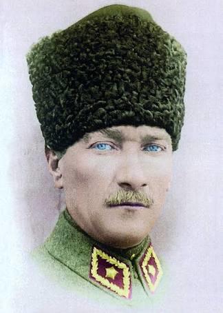 Atatürk sizce de yakışıklı değil mi?