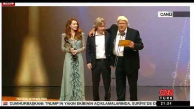 Elçin Sangu'nun Altın Kelebek Ödül Töreninde Cüneyt Arkın'a yaptığı saygısızlık hakkında ne düşünüyorsunuz?