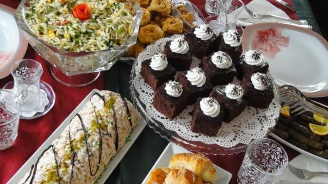 Çay davetinde neler ikram edilir?