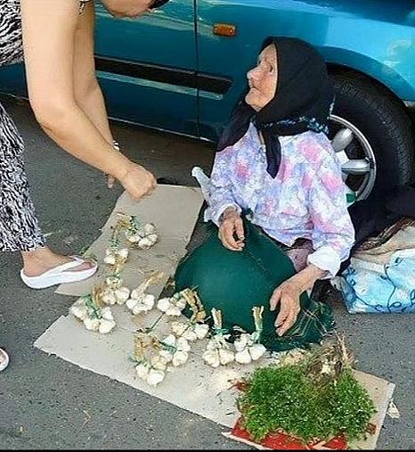 Pazarda Satış yapan yaşlı nineler ve dedeler?