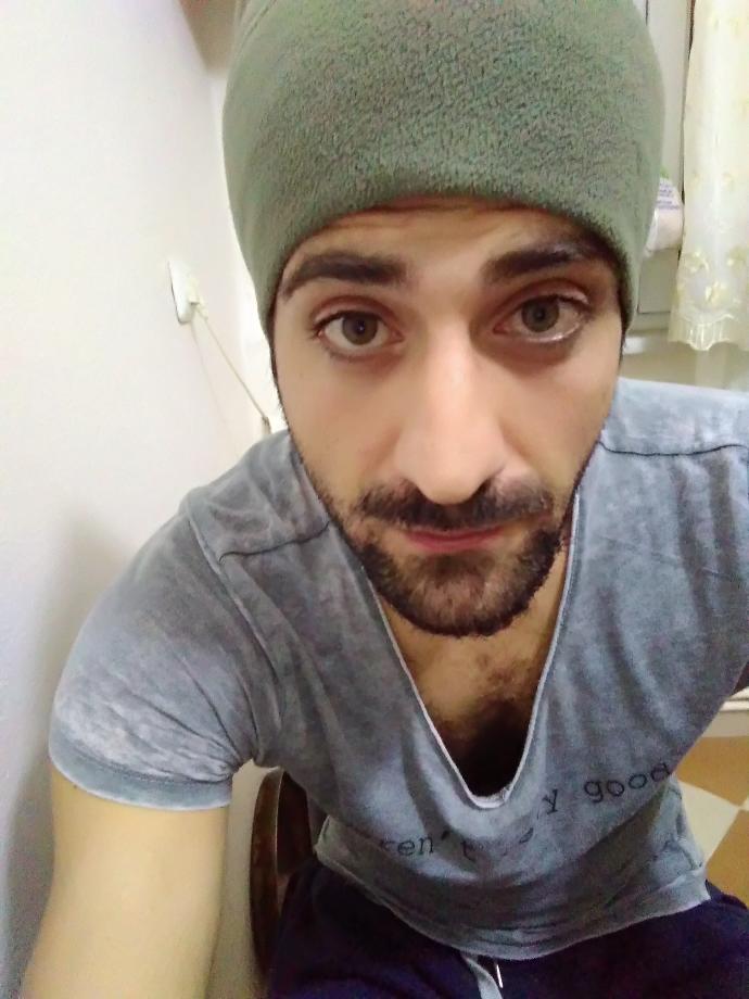 İyi geceler.Arkadaşlar benim burnum büyükmü ya allah aşkına?Ve birinin burnu ile memleketinin ne alakası olabilir ki?