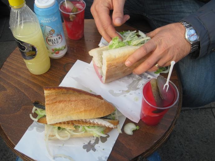 BALİK EKMEK VE TURSU SUYU İKİLİSİNİ SEVER MİSİNİZ?