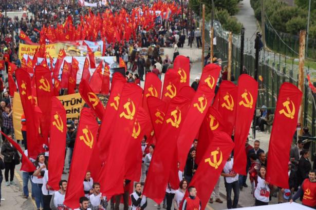 Komünizm tarihe mi gömüldü?