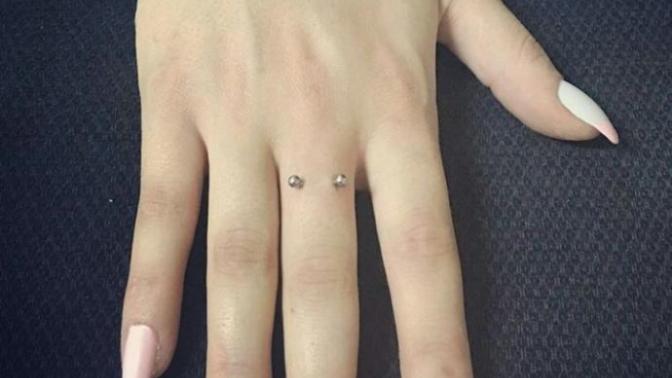 Parmak piercingi yaptırmak istiyorum, sizce nasıl görünüyor?