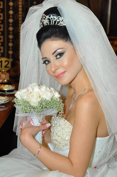 Sizce gelinlikte hangi saç renginin beyaz tenle birleşmesi daha güzel duruyor?