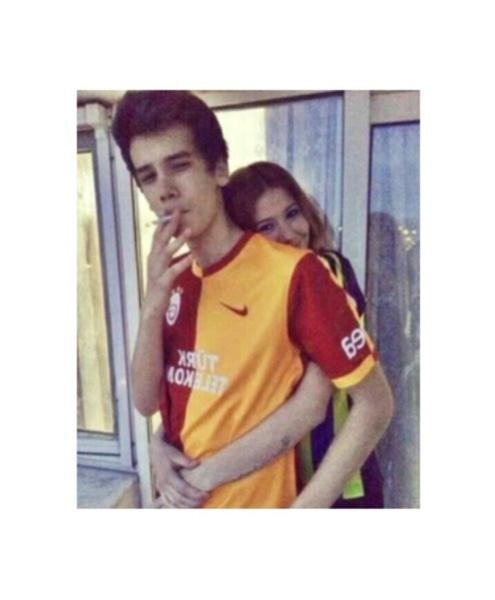 Galatasaraylı erkek fenerbahçeli kadın ilişkisi sizce nasıl olur? Sürtüşmeli geçer mi?