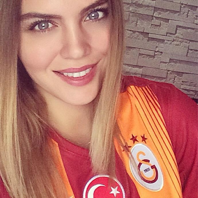 Hangi Galatasaraylı ünlü diğerlerine göre daha güzel ?