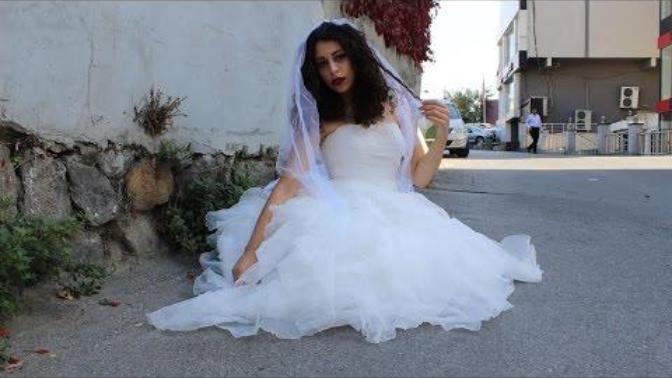 Dugununuzde, gelinligin altina hasta bezi giyer misiniz 😭😐💧 ? (Videolu) ?