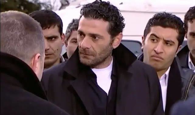 Sizce de bu Kıvanç Tatlıtuğ'un tipi çok abartılmadı mı?