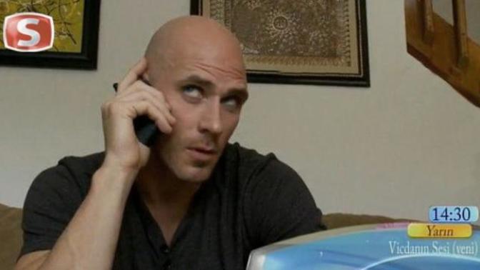 Johnny sins çok masum bakmıyor mu :))?