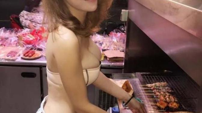 Yemeğinizi hangi garson getirsin? İç çamaşırlı garson mu yoksa derin dekolteli garson mu?