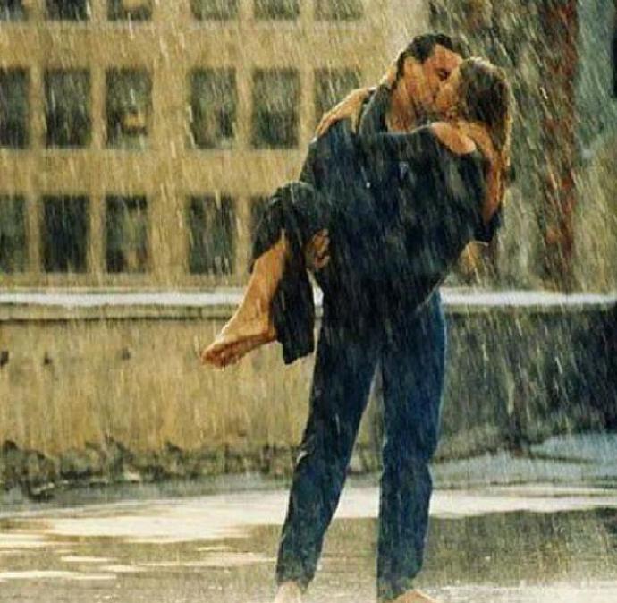 Yağmurda sevdiğinizle boyle👇 çılgınlar gibi ıslanmak istermiydiniz🌦☔⛈☀😀🙈?