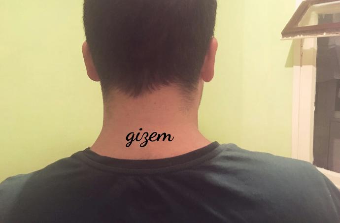 Sevgilim ensesine ismimi dövme yaptırmıyor?