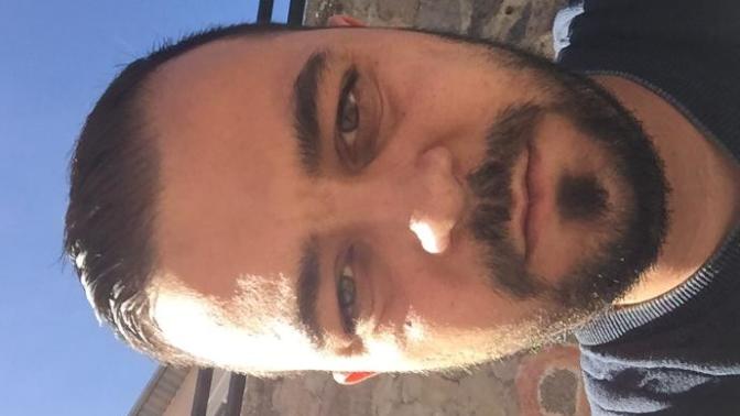 Göz rengim acık kahverengiyken güneşte yeşil oluyor?