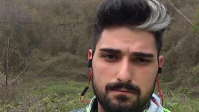 Erkekler Gümüş veya Gri Renkli Saç Nasıl Duruyor?
