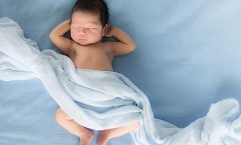 Parmak bebek olarak dünyaya gelen var mı? Kaç kilo doğdunuz? 