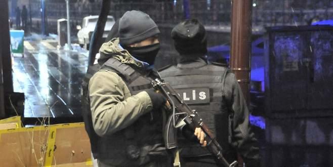 Arkadaşlar Askermi Polismi?