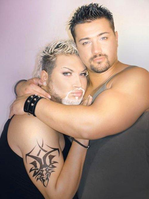 Azis sizce yakışıklı mı?