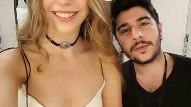 Göğüslerim bu kızınki gibi küçük, yüzüm de güzel ama itici mi yine de?
