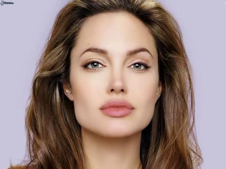 angelina jolie mi Adriana lima mı??