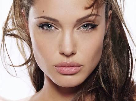 Angelina jolie mi Adriana lima mı?
