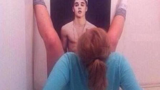 Sizce bu fotodaki kız hangi akla hizmet ediyor?