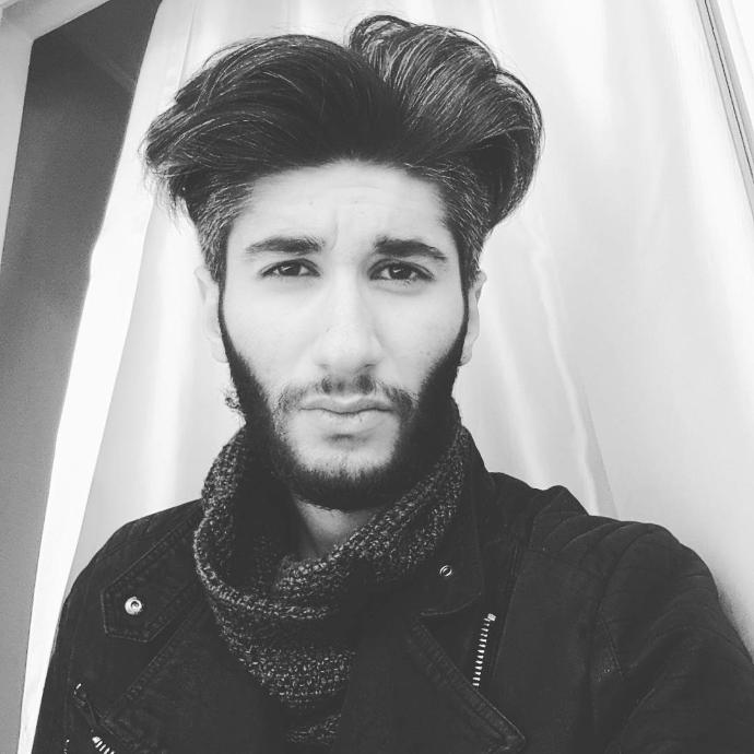 Arkadaşlar saçıma ne tür bir şekil vereyim bu saç artık suriyeliler gibi ortadan ikiye yatıyo sikildim?