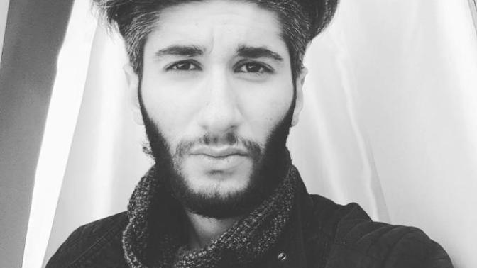 Arkadaşlar saçıma ne tür  bir  şekil vereyim bu saç artık suriyeliler gibi ortadan ikiye yatıyo sikildim?