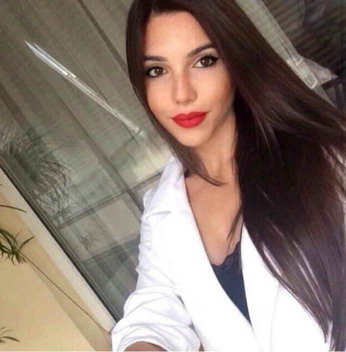 Demet/Pelin... Hangisi daha güzel :) ?