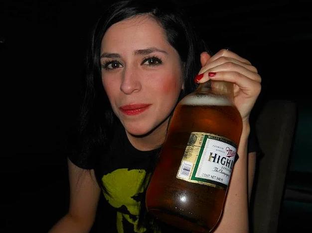 Herkes neden kız arkadaşıma bakıyor?