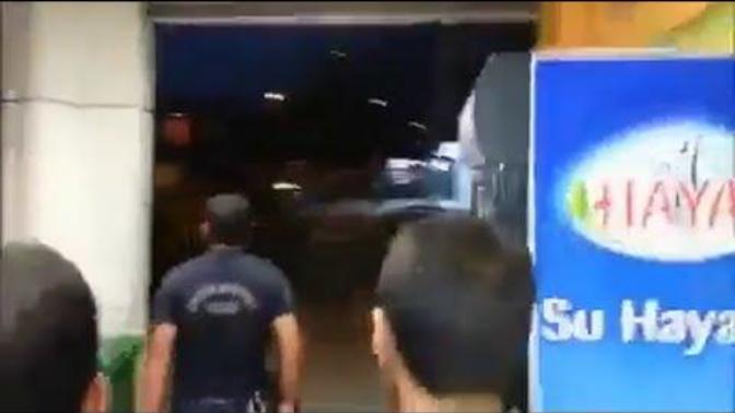 Gezi olayları zamanı, marketten kovulan Çevik Kuvvet Polislerimizi unuttunuz mu?