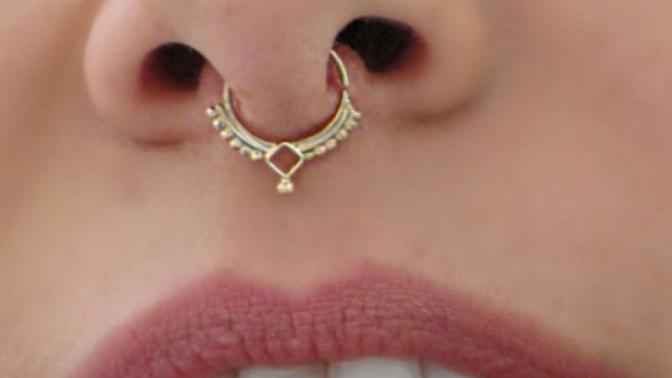 Burnuna hızma ya da piercing yaptıran kızlar size de bir şeyler hatırlatıyor mu?