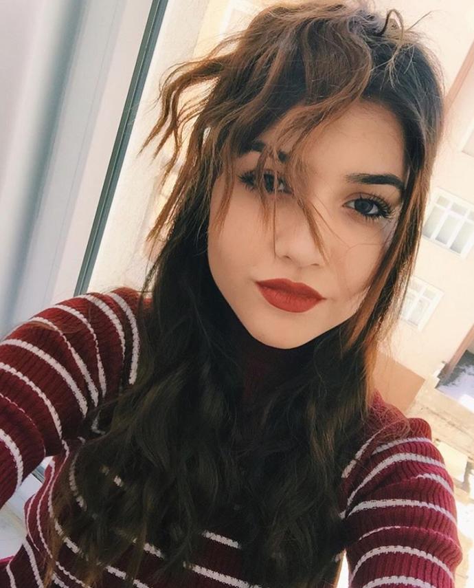 Hande Erçel'e aşırı benzemiyor mu😱?