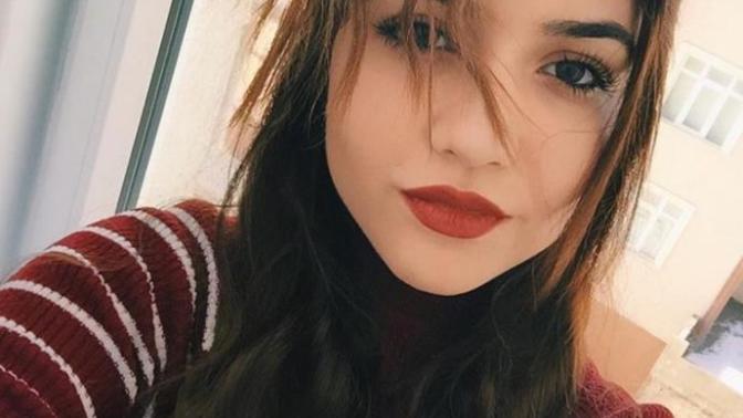 Hande Erçel'e aşırı benzemiyor mu😱?