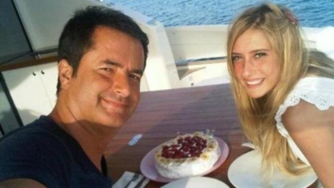 Acun Ilıcalının sevgilisinin , kızıyla aynı yaşta olması ayrıca bunu yaparken evli olması ne düşünüyorsunuz ?