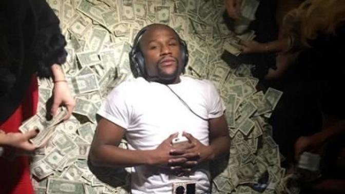 Floyd mayweather ve serveti hakkında ne düşünüyosunuz?