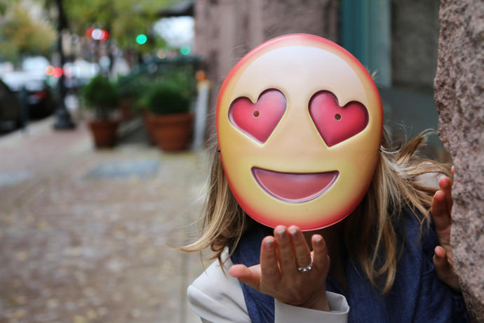 2016'nın emojisi hangisi?