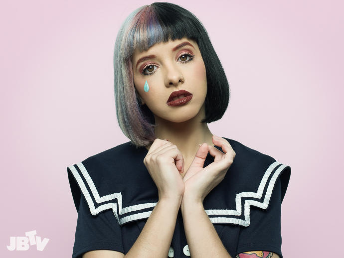Melanie Martinez dinleyen var mı aranızda?