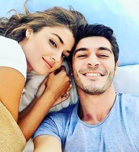 Burak Deniz hangisi ile yakışıyor?