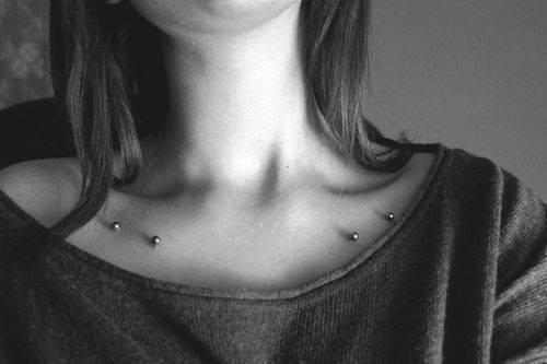 Köprücük kemiği piercingi nasıl sizce?