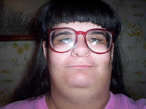 Profil resminde kendi fotoğrafı olmayan insanların çoğu çirkin ve özgüvensiz midir?