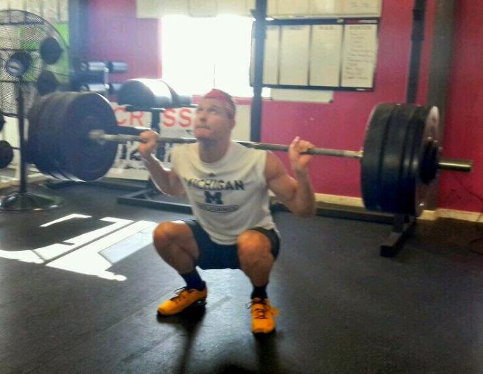 Squat hareketinde tam olrak çömelemiyorum sandalyeye oturur pozisyonda yapabiliyorum işe yarar mı?