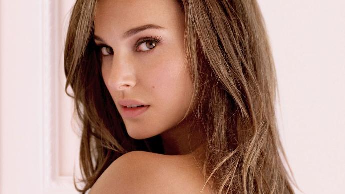 Rachel Mcadams,Rihanna,Fahriye Evcen,Natalie Portman,Lyndsy Fonseca... Sizce hangisi daha güzel kadın ?