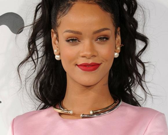 Rachel Mcadams,Rihanna,Fahriye Evcen,Natalie Portman,Lyndsy Fonseca... Sizce hangisi daha güzel kadın ?